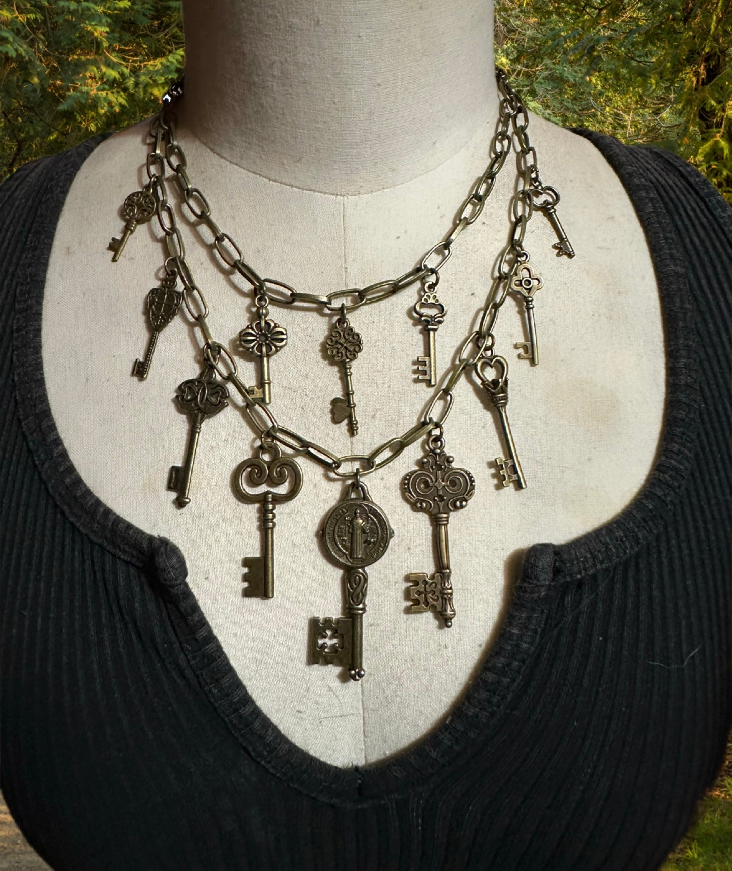 Antique bronze chain with keys